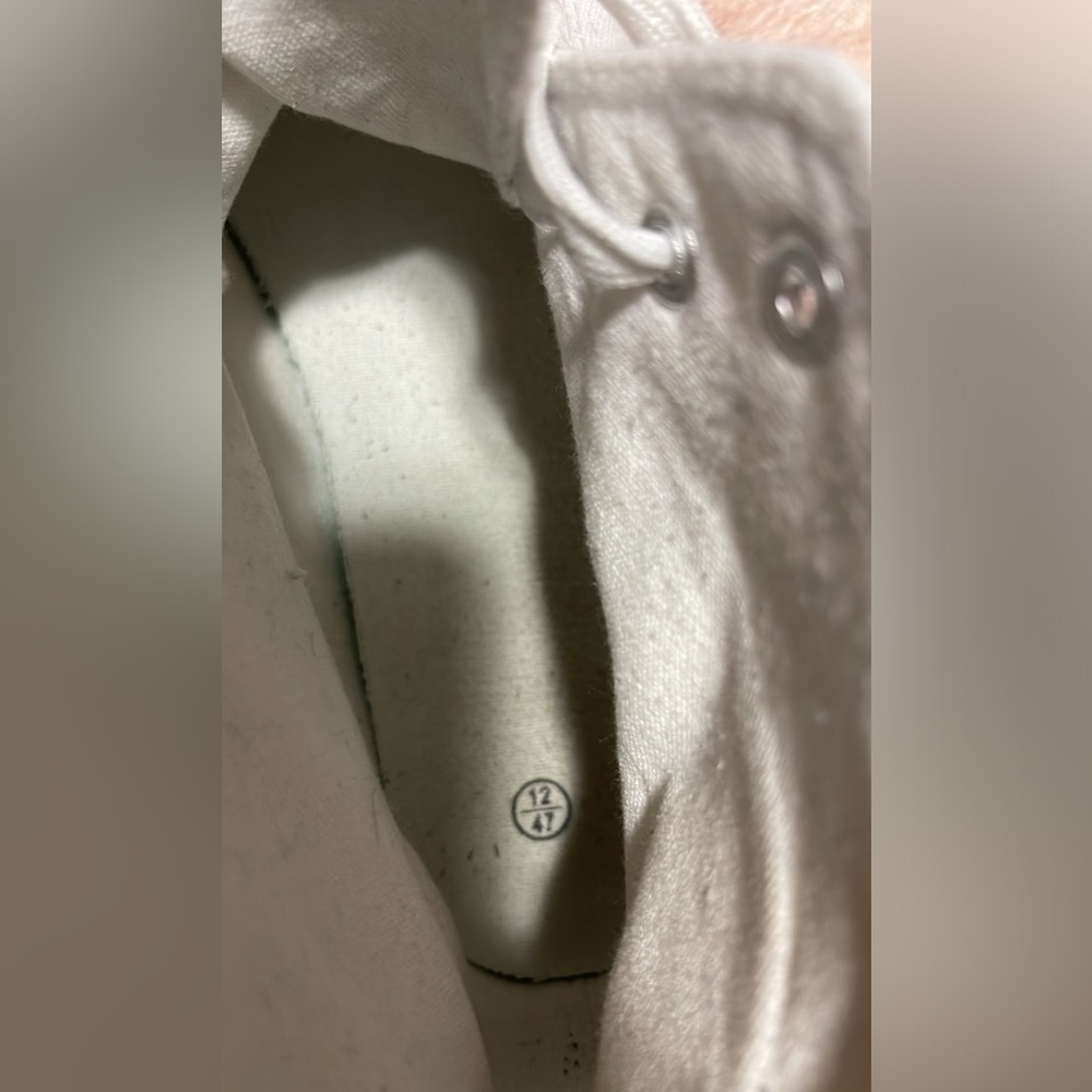 Sneakers - Picture 5 of 6